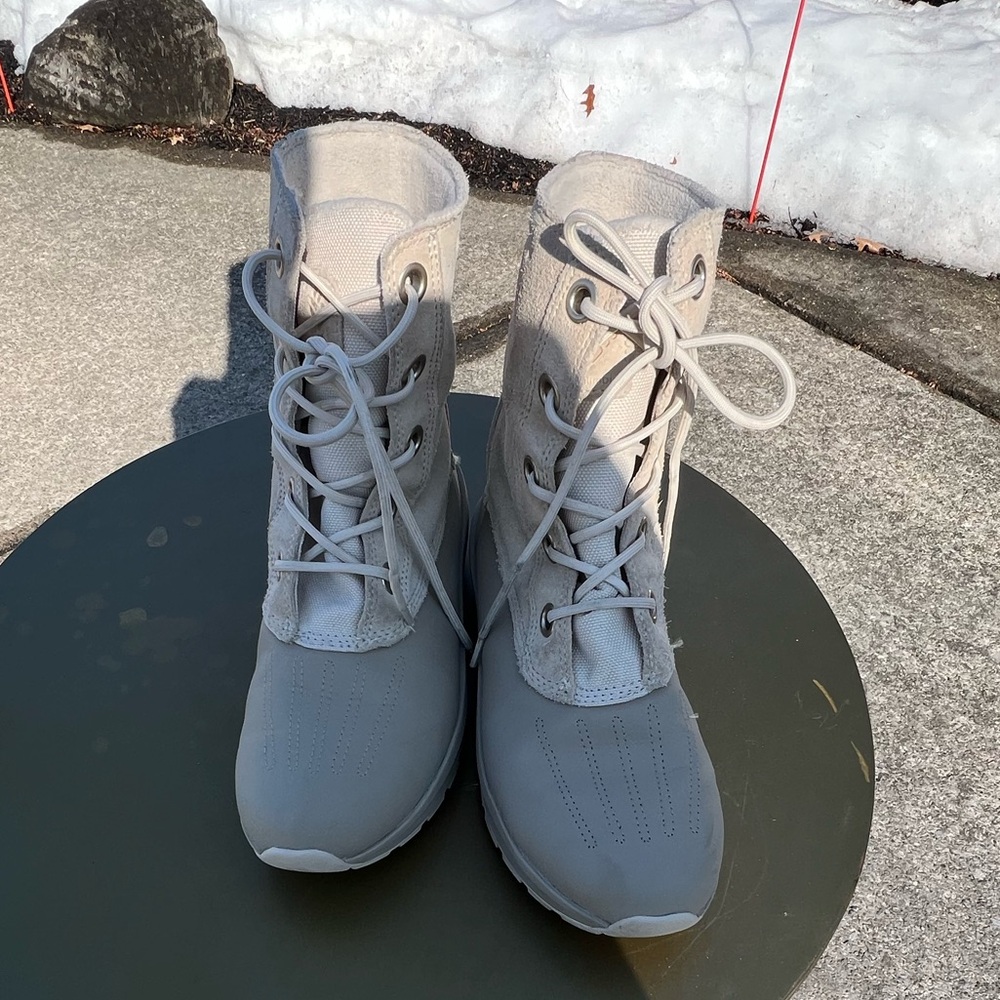 Columbia Women's Light Beige Winter Boots